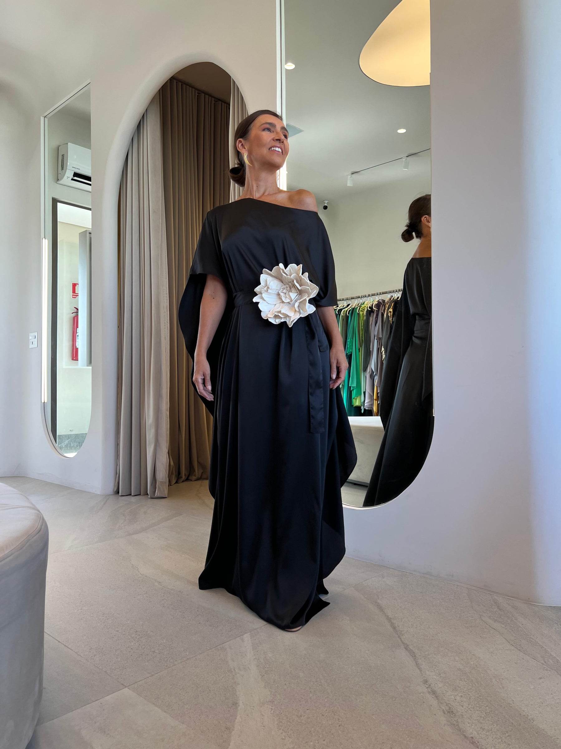 Vestido Antônia Preto + Flor
