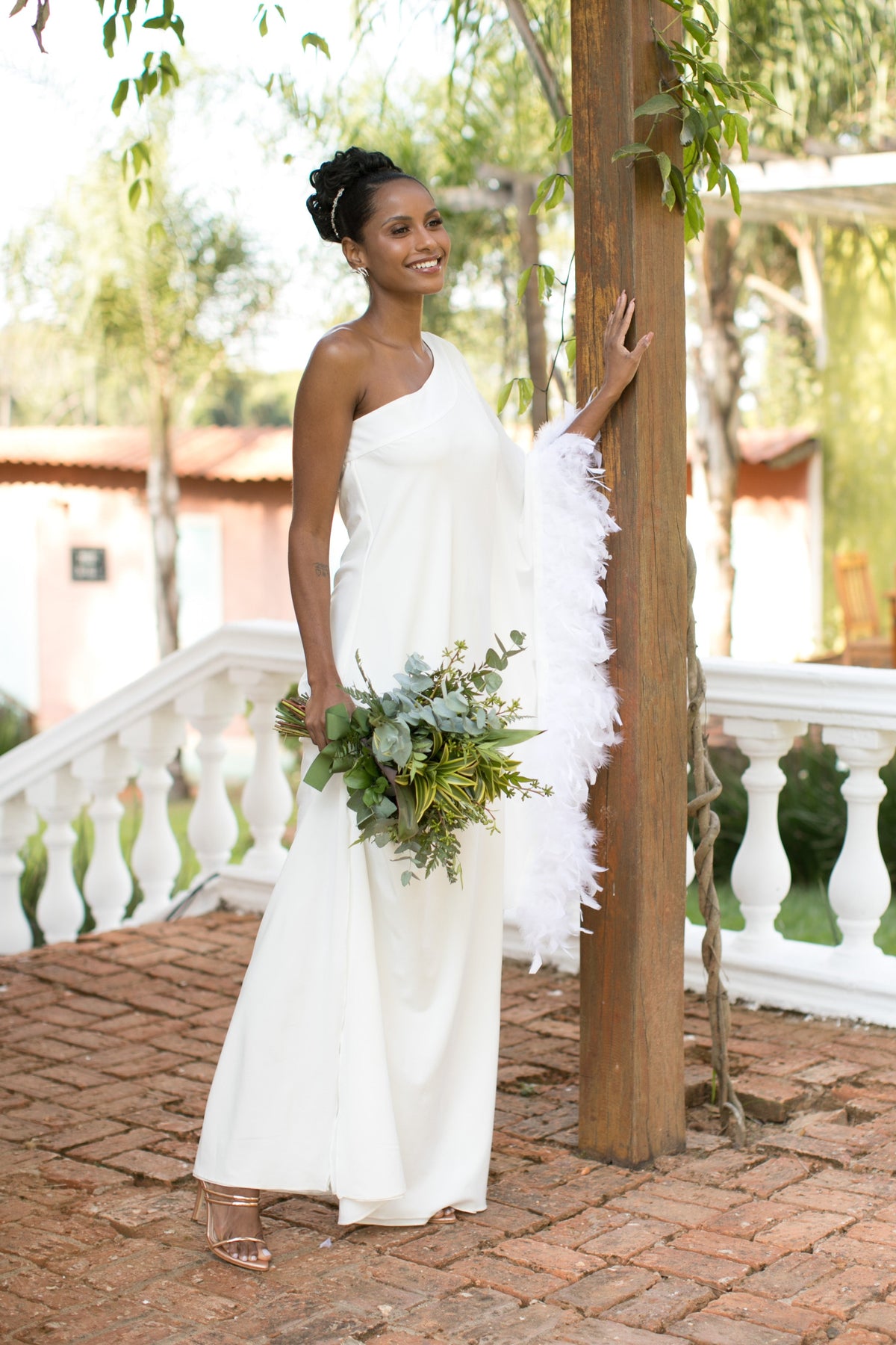 Vestido Ombro Só Plumas Branco