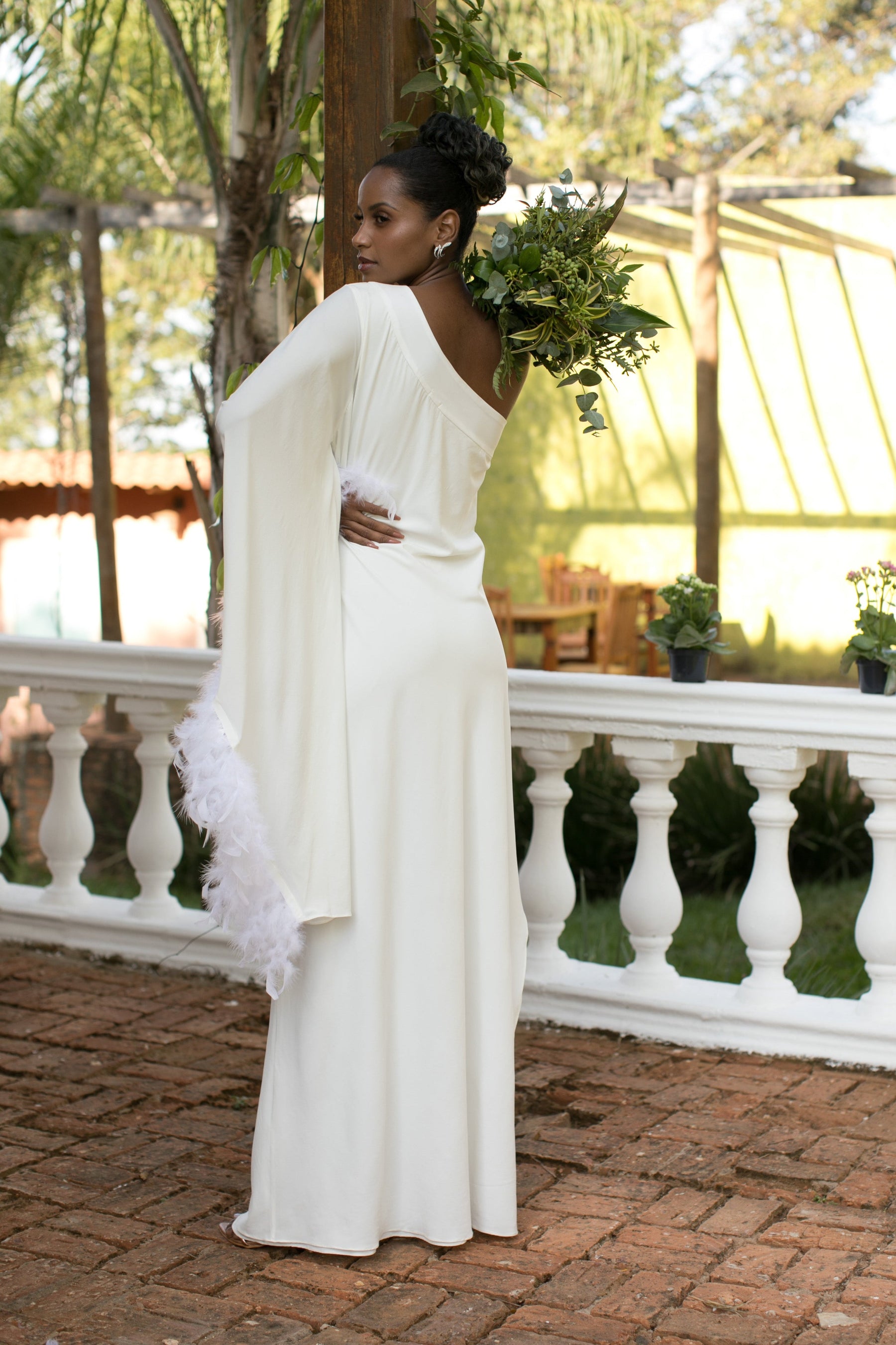 Vestido Ombro Só Plumas Branco