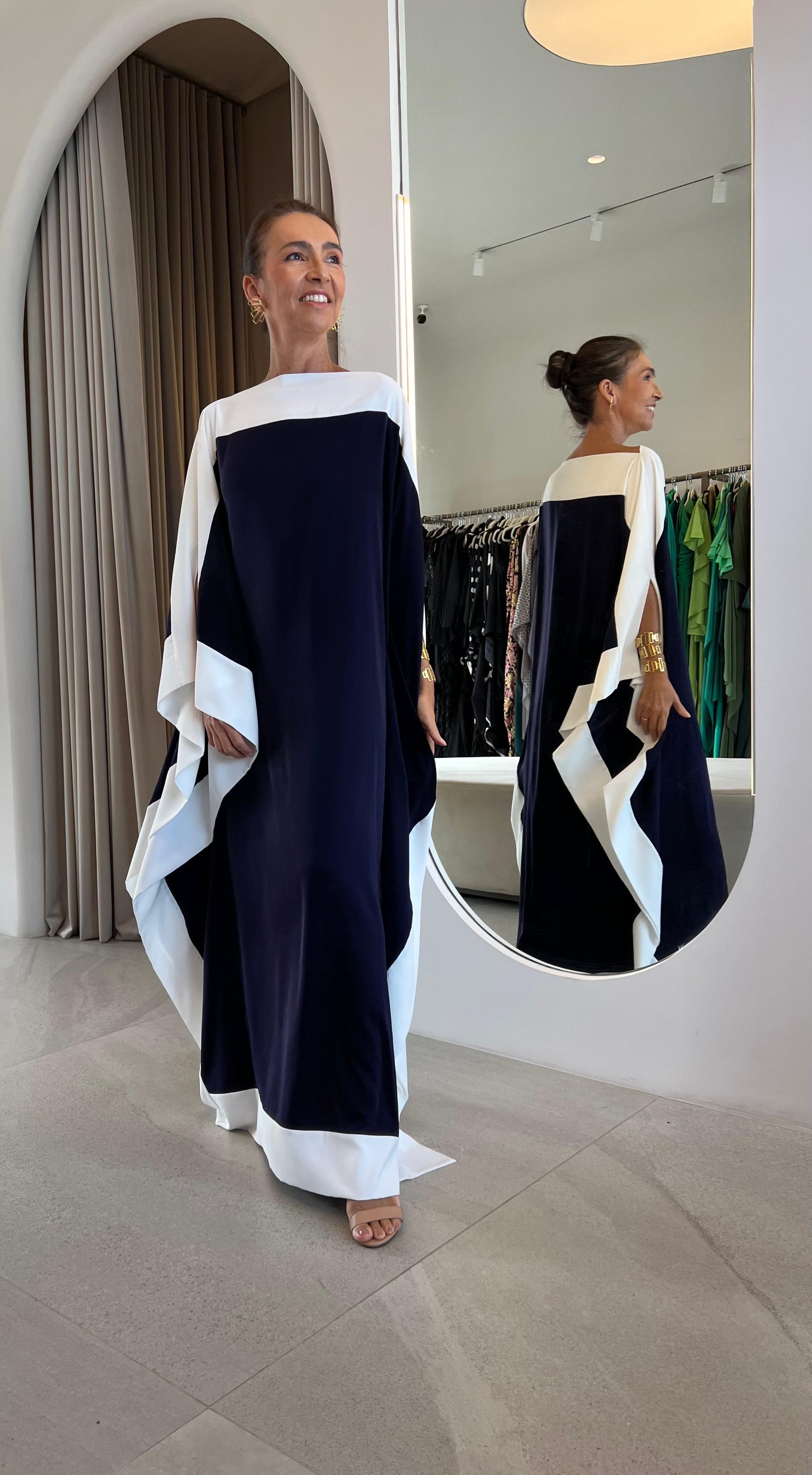 Kaftan Bordas Azul Marinho e Bordas OFF White