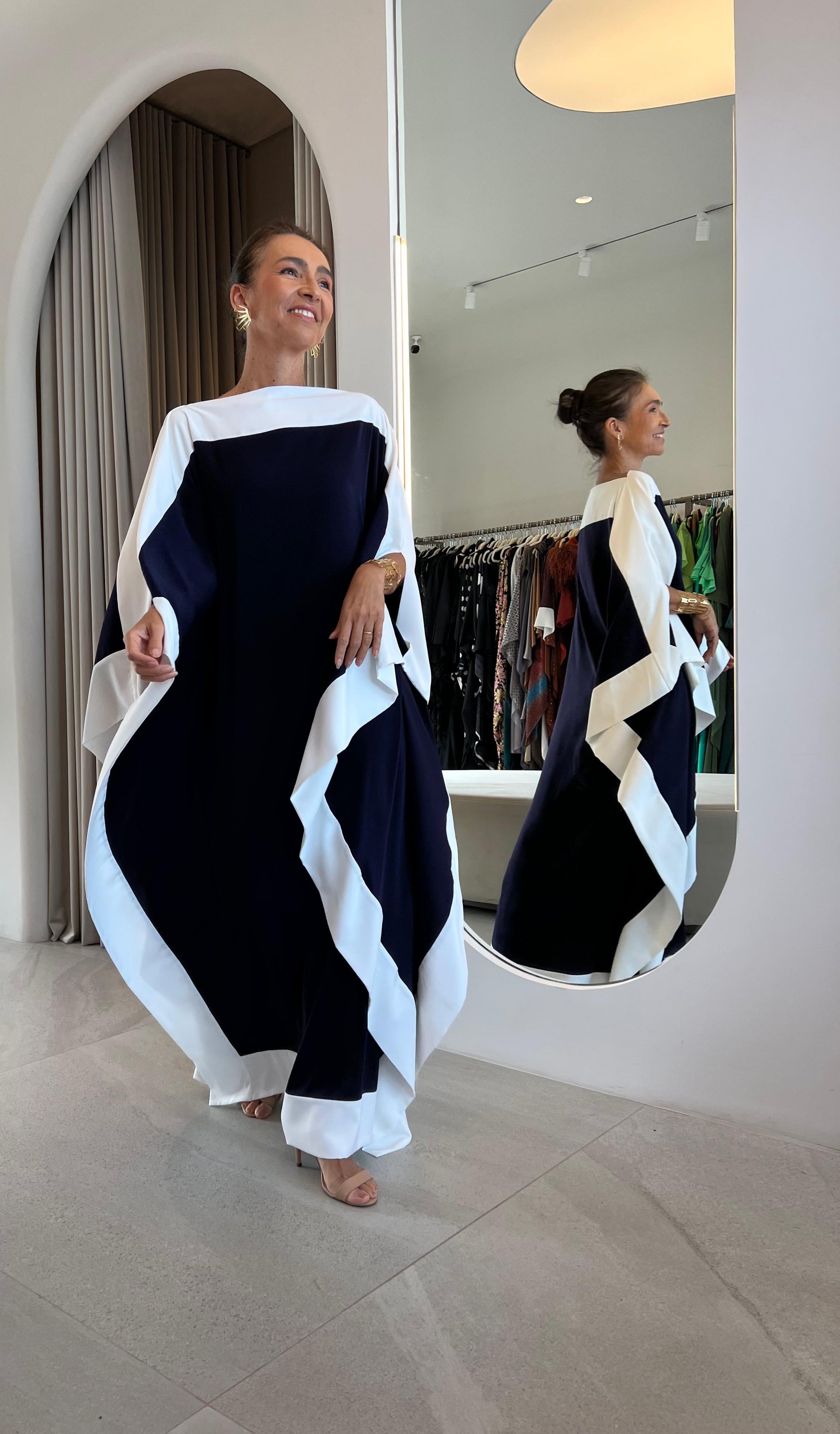 Kaftan Bordas Azul Marinho e Bordas OFF White